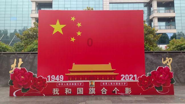 被80岁赵淑珍老年状态惊艳：脸得圆、衣要艳、发烫卷，老了才贵气